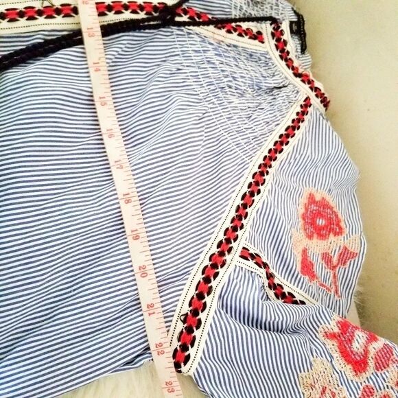 Signature studio dress with embroidery details - Picture 5 of 8